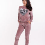 Veliūrinis laisvalaikio kostiumas. Džemperis ir kelnės