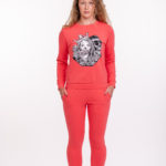 Laisvalaikio kostiumas. Džemperis ir kelnės